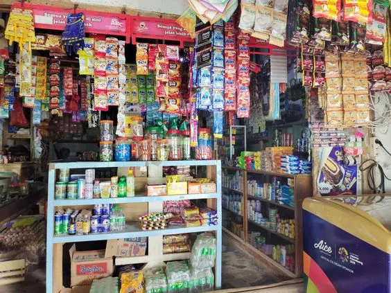 Umirah: Jalan-Jalan ke Purwajati dengan Kebutuhan Sehari-hari